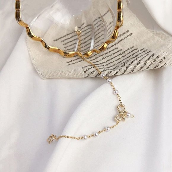 *NEW Yellow Gold Diamond Bow Knot Pearl Bracelet - Picture 4 of 10